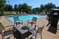 Garner Hotel Longview South by IHG - Swimmingpools