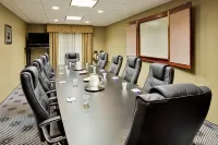 Holiday Inn Express & Suites Lebanon فنادق في Swatara Township