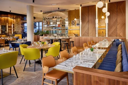 Courtyard Lyon Eurexpo Stadium Отели в г. Жена