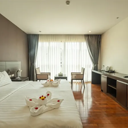 Yenna Apartment Отели рядом с достопримечательностью «Развлекательный парк Пхукет-ФантаСи»
