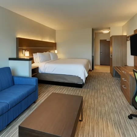 Holiday Inn Express & Suites ROANOKE – CIVIC CENTER by IHG