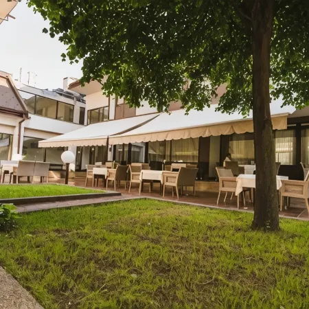 Hotel M Отели рядом с достопримечательностью «Парк Кошутняк»