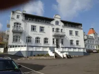 Hotel Sandvig Havn Hotels near Galleri Huz 16
