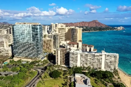 Ka Laʻi Waikiki Beach, LXR Hotels & Resorts Отели рядом с достопримечательностью «Lucoral Museum»