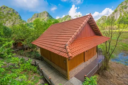 Lotus Field Homestay Отели рядом с достопримечательностью «Tràng An Landscape Complex»