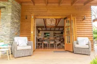 Wanaka Homestead Lodge & Cottages - Parking