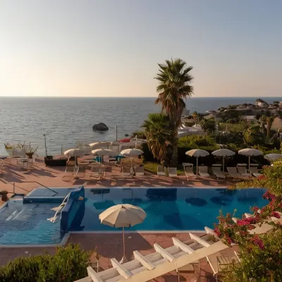 Hotel Albatros Отели рядом с достопримечательностью «Форио-ди-Искья»