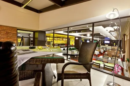 Hotel Viktor Отели рядом с достопримечательностью «UFO Observation Deck»