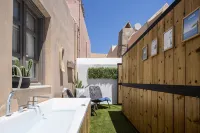 Gateway Suites - Hot Tub