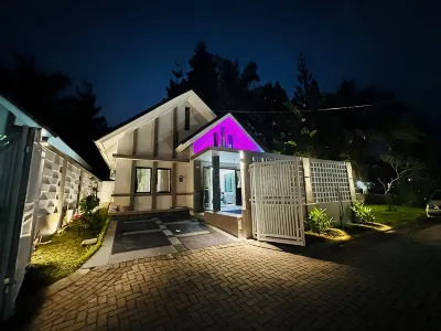 Emily Vilas Hotel dekat Taman Bunga Nusantara