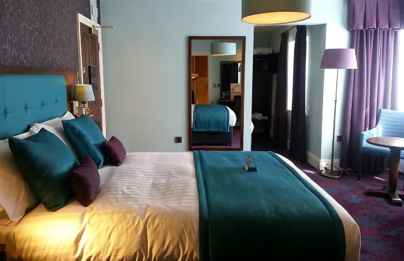 威瑟斯彭女王首領酒店