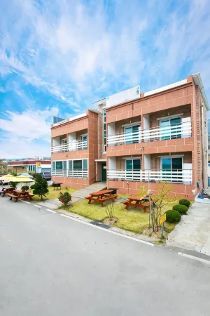 Samcheok Yongjeong Pension Отели рядом с достопримечательностью «Jangho Port»