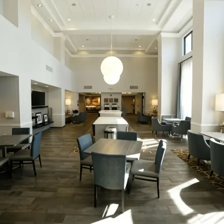 Hampton Inn & Suites Forest City