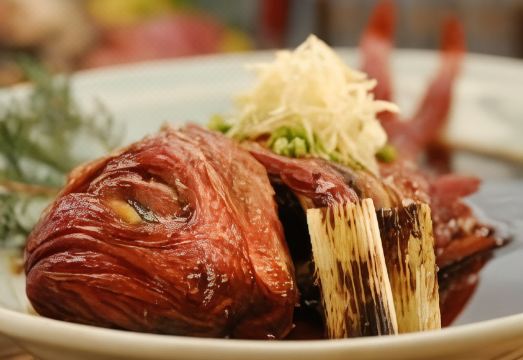 전통 노송나무 탕