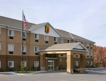 Super 8 by Wyndham St Robert Ft Leonard Wood Area Отели рядом с достопримечательностью «Uranus Fudge Factory And General Store»