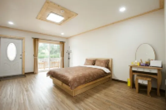 Seogwipo Gyuljungok Pension Hotels near Shinhwa Theme Park