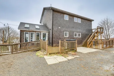Newly Renovated Maine Retreat: Deck w/ Ocean View! Отели в г. Уайтинг