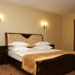 Аристократъ Отели рядом с достопримечательностью «Мемориал Славы (Вечный огонь, Воинское мемориальное кладбище) 1941-1945 гг.»