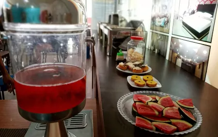 Eljie Hotel Отели в г. Горонтало