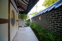 Geuligobom Dokchae Pension