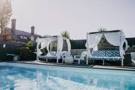 Town House Motor Inn