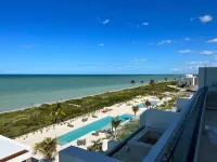 Luxury beachfront condo w/private jacuzzi Hotel a Dzemul