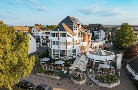 Rheinhotel Larus Отели в г. Мюльхайм-Керлих