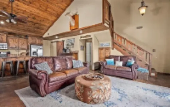 Redbud Lane Cabin at Lake Tenkiller