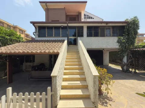 Guest House Maison Margot Hotels near Fiumicino Leonardo Da Vinci Intl. Airport