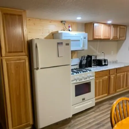 Cozy 2-bedroom cabin near endless trails. Family and pet friendly. Fire pit & AC
