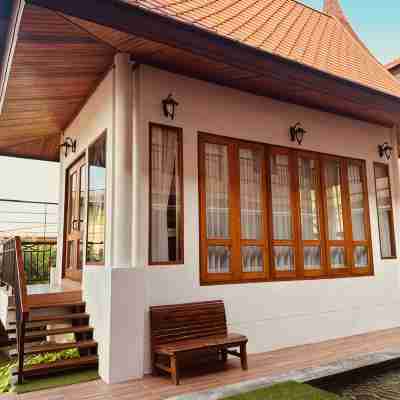 Baan Prapassarakom HomeStay& Cafe Hotel Exterior