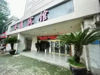 Laohekou Traffic Hotel - parking