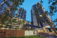 Grand Medini Residence Near Legoland by Stayrene - Parkplatz