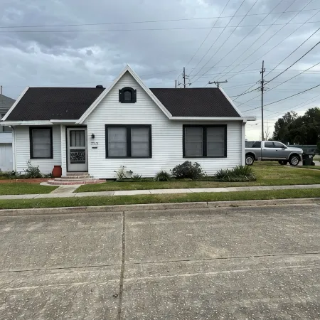 Charming 3-bedroom house with AC, WiFi in serene Houma