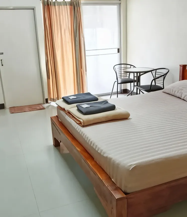 ห้องดีลักซ์ เตียงใหญ่ 1 เตียง