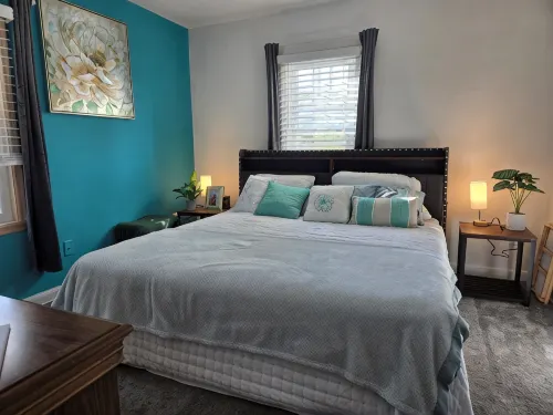 Discounted Charming 2-Bedroom Main-Level Triplex in Rochester - บังกะโล