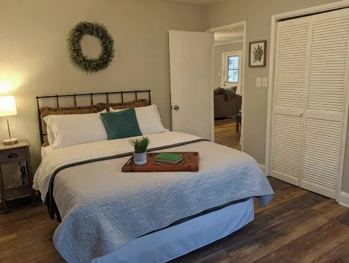 Cabin with Hot Tub, Firepit, Dog Park