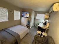 Cozy cabin in safe neighborhood fabulous Las Vegas with WiFi, AC Hotels in Summerlin