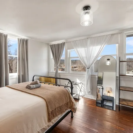 LuxHistoric Retreat, Whiskey Room, Mins to DT