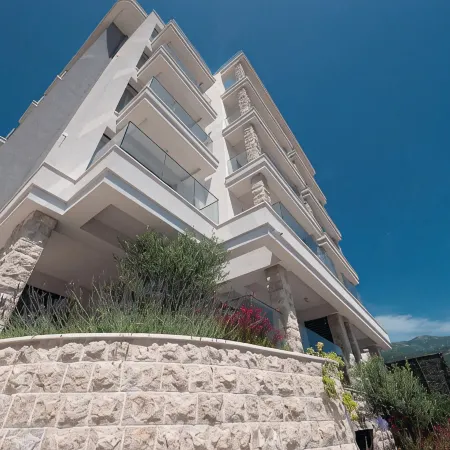 Horizon Jane one bedroom apartment with pool