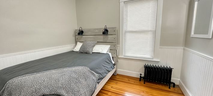 “The Allen House” Charming 3-Bed / 2-Bath Sleeps 8. Fantastic location in Albany Hotels in Albany