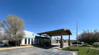 Motel 6 Rawlins, WY - parking