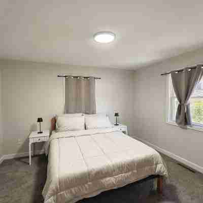 Everything within 1 mile Rooms