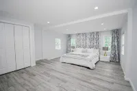 Charming renovated 3-bedroom house in serene Winsted - 4-Star