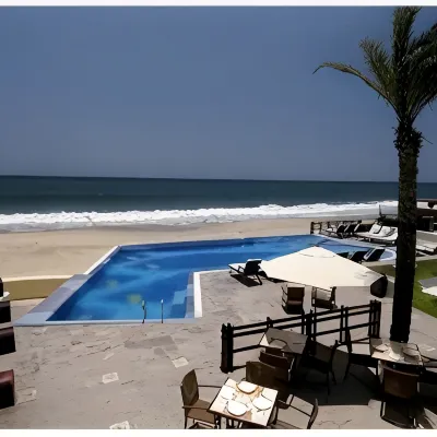 Zafiro Beach Boutique Resort Hotels near Cerritos