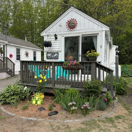 Charming 1-Bedroom House in Wells Minutes from the Beach!