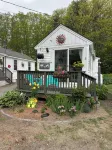 Charming 1-Bedroom House in Wells Minutes from the Beach! - 2성급