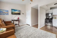 Spacious 2 Bed2 Bath Guest Suite Apt with HOT TUB and EV Charging - 3성급