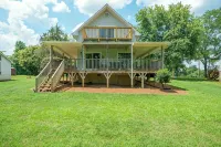Charming Lakefront Cottage with Beach & Pier