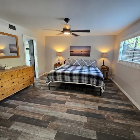 Riverfront Cabin Near Rainbow Springs 5Br 4BA Sleeps 16 Hot Tub Kayaks Game Room